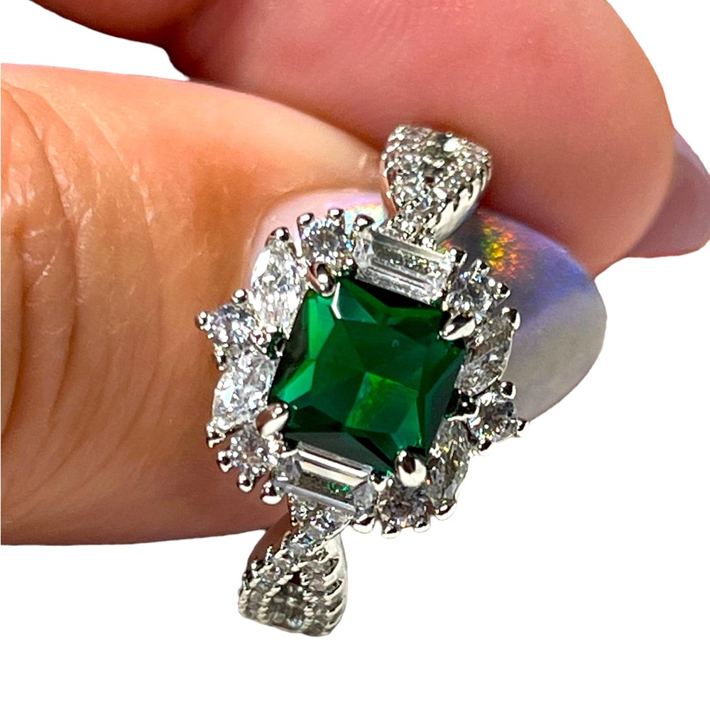 Emerald green ring with rhinestone sides -baguettes-sterling